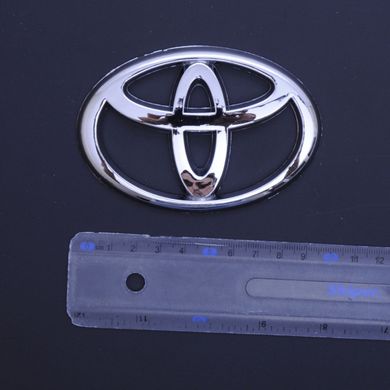 Купить Эмблема для Toyota 100 x 68 мм пластиковая скотч 21592 Эмблемы на иномарки