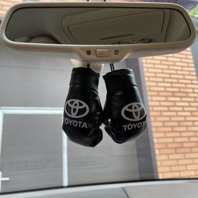 Купить Подвеска боксерские перчатки Toyota Черные 40146 Игрушки в авто