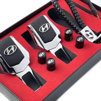 Купити Подарунковий набір №1 для Hyundai (заглушки ременя / ковпачки на ніпель / брелок) 56246 Подарункові набори для автомобіліста