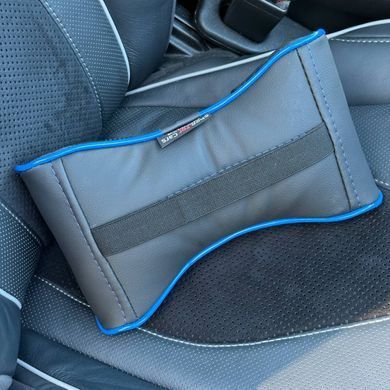 Купити Подушка на підголівник з логотипом Audi Екошкіра 3D Кольоровий лого Чорна-Синій кант 1 шт 91551 Подушки на підголовник - під шию