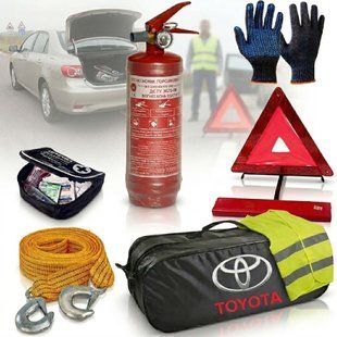 Купить Набор автомобилиста техпомощи для Toyota с логотипом марки авто (Сумка на 2 отделения) 40235 Наборы техпомощи и ухода для автомобилиста