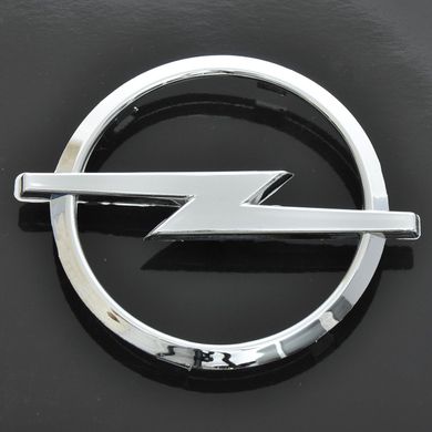 Купить Эмблема для Opel 126 x 114 мм пластиковая Xром 1 пукля (Astra II перед) 21368 Эмблемы на иномарки