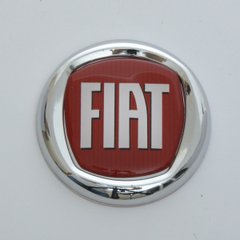 Купити Емблема Fiat Albea / Punto / Palio / пластик / скотч / Червона d75. 22253 Емблеми на іномарки