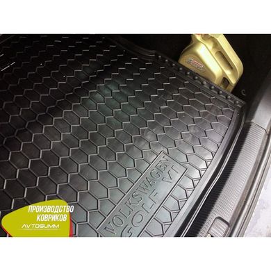 Купити Автомобільний килимок в багажник Volkswagen Golf 5 03- / 6 09- Universal / Гумовий (Avto-Gumm) 27696 Килимки для Volkswagen