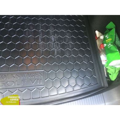 Купить Автомобильный коврик в багажник Volkswagen Golf 7 2013- Universal / Резино - пластик 42434 Коврики для Volkswagen
