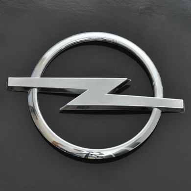 Купить Эмблема для Opel Vectra C / Combo ровная 100 x 131 мм пластиковая скотч 21369 Эмблемы на иномарки