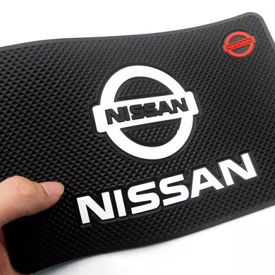 Купити Антиковзний килимок торпеди з логотипом Nissan 40650 Антиковзні килимки на торпеду