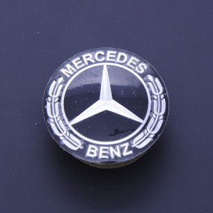 Купить Эмблема для Mercedes 52 мм пластиковая скотч на капот 22310 Эмблемы на иномарки