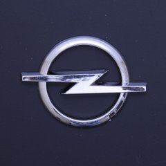 Купить Эмблема для Opel 80 x 60 мм пластиковая Xром скотч 21562 Эмблемы на иномарки