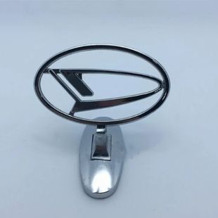 Купити Емблема на капот DAIHATSU Хромована лита на скотчі (заводська) 88566 Емблеми Приціли