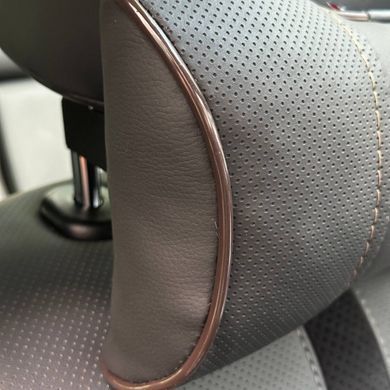 Купити Подушка на підголівник з логотипом Land Rover Екошкіра 3D Кольоровий лого Чорна-Коричневий кант 1 шт 91829 Подушки на підголовник - під шию