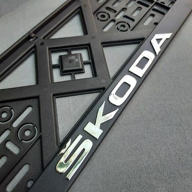 Купить Рамка номера Skoda 3D надпись Хромированная / Полипропилен гибкий морозостойкий 31962 Рамка номера - Модельные  надписи