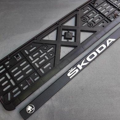 Купити Рамка номера Skoda 3D напис Хромований / Поліпропілен гнучкий морозостійкий 31962 Рамка номера - Модельні написи