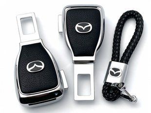 Купити Набір в авто для Mazda №2 Заглушка перехідник ременя безпеки та брелока з логотипом 36708 Подарункові набори для автомобіліста