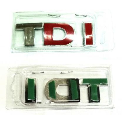 Купити Емблема - напис "TDI" на багажник_ ( DI червона) 82х26мм (блістер) 22070 Емблема напис на іномарки
