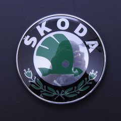 Купити Емблема Skoda 80 мм / пластик / 2 пукли 21582 Емблеми на іномарки