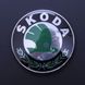 Купити Емблема Skoda 80 мм / пластик / 2 пукли 21582 Емблеми на іномарки - 1 фото из 2