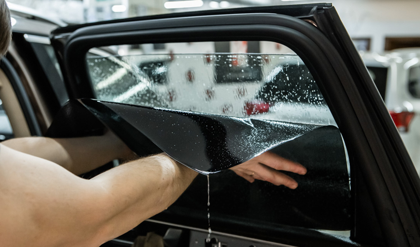 Как защитить от обледенения лобовое стекло авто